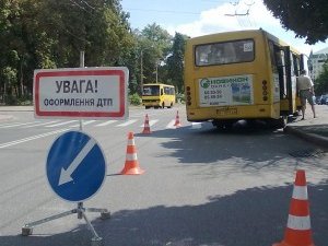 Фото: В Полтаві небезпечно користуватися і пішохідними переходами