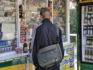 Фото: Алкоголь неповнолітнім все ще продають