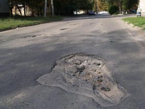 Фото: До полтавських провулків ремонтники доріг не встигають доїхати