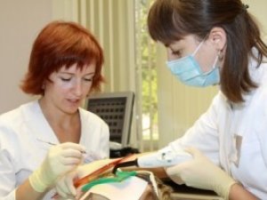 Фото: У Полтаві стоматологи реставрували зуби вісім годин поспіль