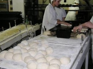 Фото: Хліб у Полтаву завозять із Кременчука, Дніпропетровська та Харкова