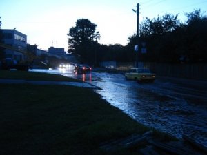 Фото: У Полтаві затопило вулицю Красіна