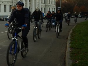 Фото: У Полтаві на Хелловін на велосипедах їздили монстри
