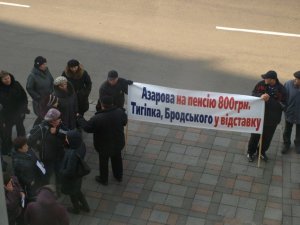 Фото: У Полтаві підприємці-мітингувальники запізнилися на мітинг з невідомих причин