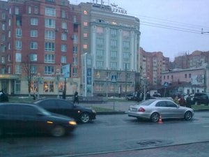 Фото: У Полтаві ДТП поблизу Палацу дозвілля Листопад