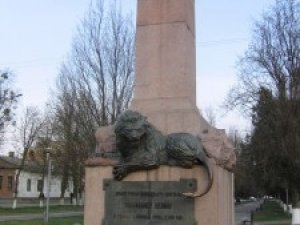 Фото: Попри політичні суперечки у Полтаві пам’ятник Келіну відновлять у первозданному вигляді