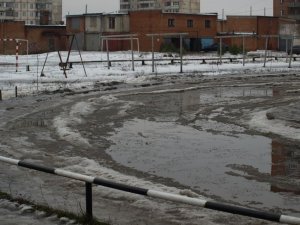 Полтавці опинилися у водно-льодяному полоні