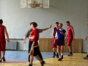 Фото: У Полтаві грають у баскетбол на честь маршала