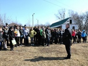 Школярів Полтави для профілактики знайомлять з службовими собаками міліції