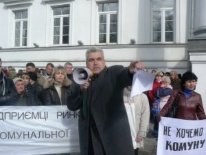 Фото: Підприємці 14 полтавських ринків мітингували біля міськвиконкому