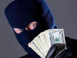 Фото: У Полтаві п’ятеро чоловіків у масках пограбували будинок підприємця