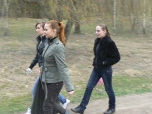 Фото: 600 учнів прибирали полтавський Дендропарк