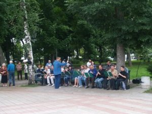 Оркестр розважав полтавців в центрі міста