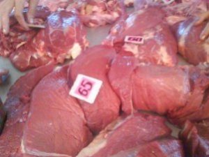 Продавець полтавського ринку розповіла, як там продають несвіже м'ясо