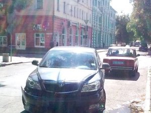 Фото: ДТП у Полтаві затримала на годину рух транспорту