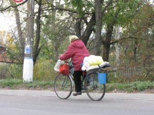 Фото: Молоді скутеристи та пенсіонери ховатимуться від ДАІ