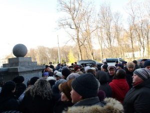 У Полтаві підприємці, у яких намагались відібрати контейнери з товаром, страйкували під стінами міської ради