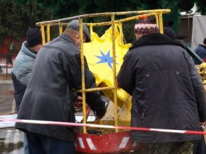 У Полтаві встановили першу міську ялинку