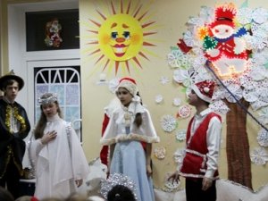 У Полтаві на Новорічному святі діти з обмеженими можливостями отримали по 500 гривень