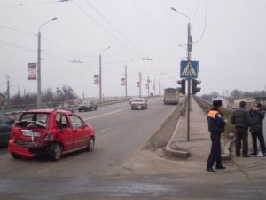 У Полтаві слизько, та дороги не посипають