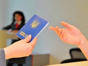 Фото: В Україні знизили вік, коли можна отримати закордонний паспорт