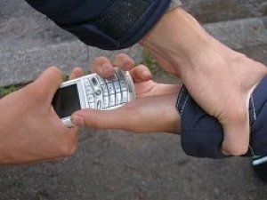 Полтавець вкрав мобільний телефон у школяра заради квитка додому
