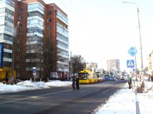 У Полтаві по жінці проїхалось два автомобіля: подробиці