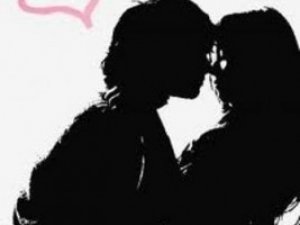 Фото: Через кілька годин у Полтаві одночасно цілуватимуться близько 30 пар