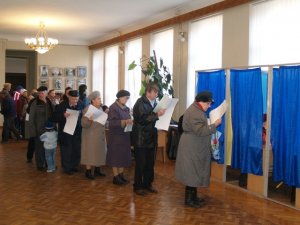 Фото: У Полтаві у неділю пройдуть депутатські вибори: список кандидатів