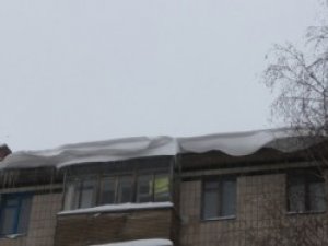 Фото: Тема тижня. За снігові глиби на даху полтавці заплатять штраф до 1700 гривень