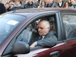 Фото: Школярі з Полтави добились, аби їхньому вчителю дали автомобіль