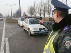 У Полтаві даішник, щоб зупинити водія, стріляв по автомобілю