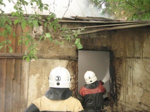 У Полтаві горять руїни, де прописано кілька родин (фото)
