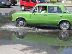 У Полтаві перекинулась фура з водою (фото)