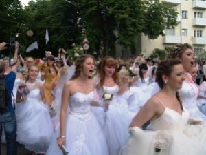На цьогорічному Марші наречених Полтави буде 200 учасниць