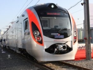 Запустили електропоїзди Hyundaі — полтавці ж надають перевагу альтернативним потягам