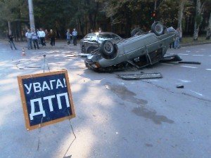 Під Полтавою перекинувся автомобіль: є постраждалий