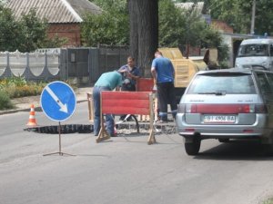 У Полтаві на вулиці Половка провалився асфальт (фото)
