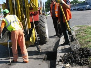 Фото: Полтавська зливова система працює і стічною каналізацією, і сміттєбаком