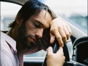 Фото: ДАІ Полтави рекомендує водіям пити енергетики, аби не заснути в дорозі