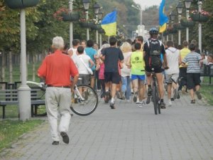 Фото: Полтавці побігли містом за здоровий спосіб життя (фото)