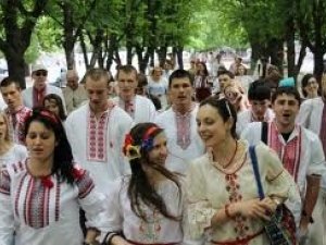 Фото: На День міста полтавцям запропонували прийти у вишиванках