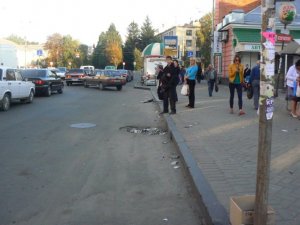 Фото: У Полтаві вулицю закидають сміттям