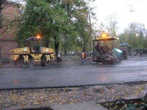 Як у Полтаві гроші закатують в асфальт