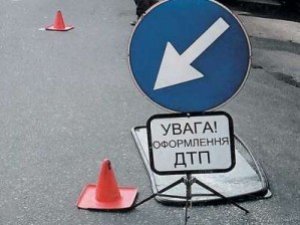 Під Полтавою автомобіль збив велосипедиста, що не встиг зійти з дороги