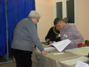 Фото: Полтавці голосують: вибори на Леваді без черг і без порушень (фото)