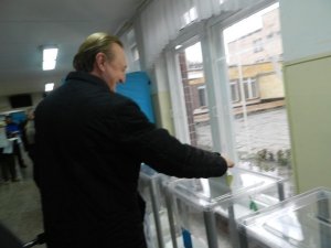 Фото: Як у Полтаві голосували кандидати у нардепи: Олександр Залужний (фото)