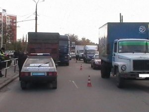 У Полтаві не розминулись дві вантажівки: одне авто віднесло на «Шкоду»  (фото)