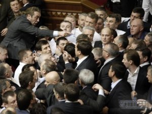 Полтавські депутати б'ються у Верховній Раді (фото)