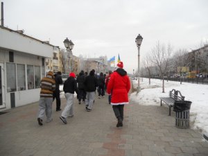 Фото: Полтавські Діди Морози бігали за здоровий Новий рік (фото)